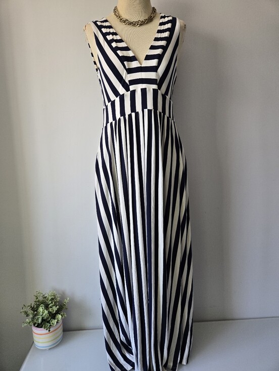 Boden Dresses & Skirts - Boden Olympia Jersey Navy and White Vertical Stripe V-Neck Maxi Dress. Size 6